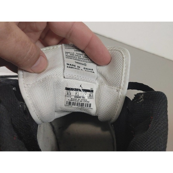 Nike Air Jordan 1 Retro Black Toe 2013 Size 8.5 main image 15